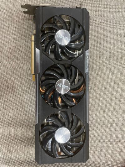 Лот: 18364105. Фото: 1. Sapphire r9 390. Видеокарты