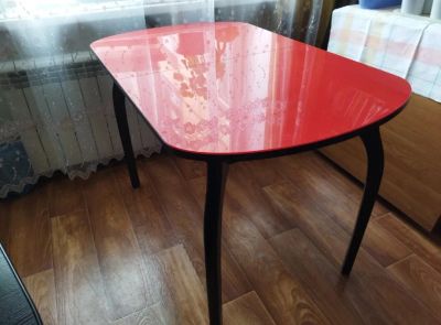 Лот: 20127084. Фото: 1. Стол красный ❤️. Столы, стулья, обеденные группы
