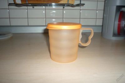 Лот: 5793728. Фото: 1. Кружка с крышкой tupperware. Кружки, стаканы, бокалы
