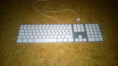 Лот: 6699511. Фото: 1. Клавиатура Apple с цифровой клавишной... Клавиатуры и мыши