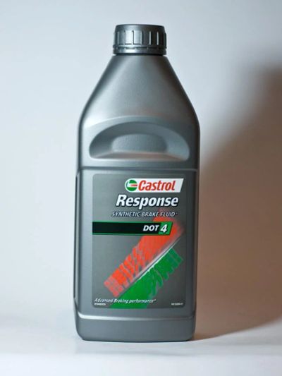 Лот: 7470432. Фото: 1. Жидкость тормозная Castrol Brake... Масла, жидкости