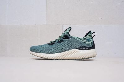 Лот: 11228903. Фото: 1. Кроссовки Adidas Alphabounce EM... Кеды, кроссовки, слипоны