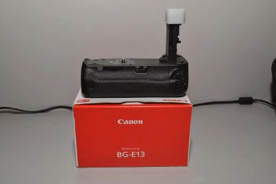 Лот: 7255629. Фото: 1. Батарейный блок Canon BG-E13... Батарейные блоки, ручки