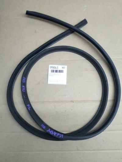 Лот: 21397092. Фото: 1. Уплотнитель двери Nissan Sunny... Двигатель и элементы двигателя