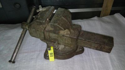 Лот: 7760947. Фото: 1. тиски из СССР поворотные. ширина... Ручной инструмент