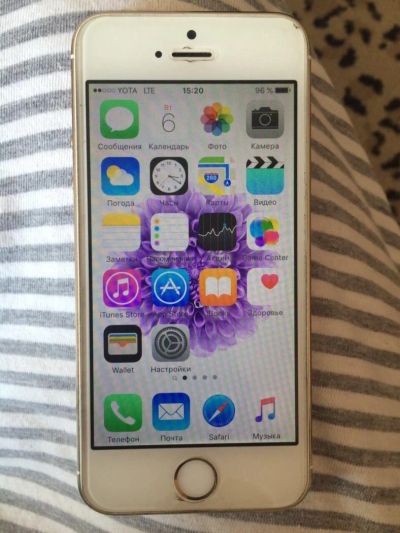 Лот: 8137998. Фото: 1. iPhone 5s 16gb gold. Смартфоны
