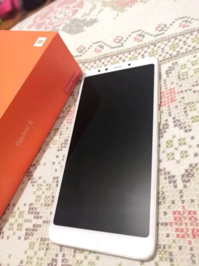 Лот: 12879951. Фото: 1. Xiaomi Redmi 5 2/16. Смартфоны