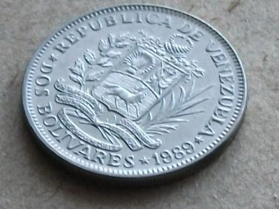 Лот: 15159617. Фото: 1. Монета 2 боливар два Венесуэла... Америка