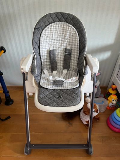Лот: 20226057. Фото: 1. Стульчик для кормления Happy baby... Стульчики для кормления