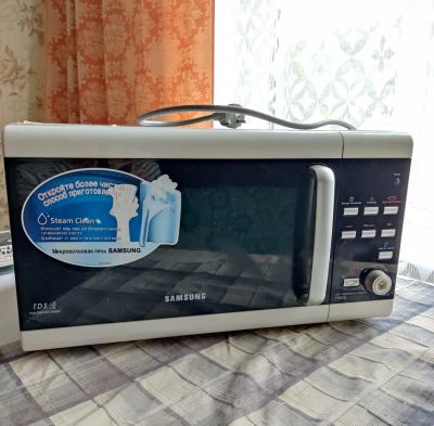 Лот: 19411201. Фото: 1. Продам микроволновку Samsung. Микроволновки, мини-печи