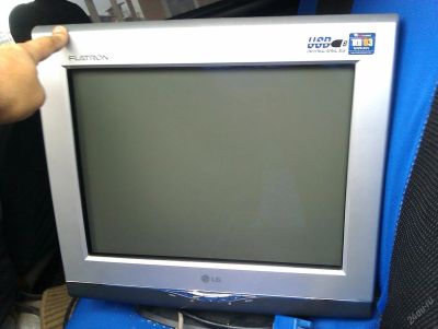 Лот: 3275075. Фото: 1. Монитор LG Flatron F720P. ЭЛТ-мониторы