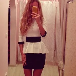 Лот: 3837817. Фото: 1. Платье с баской,последнее. Платья