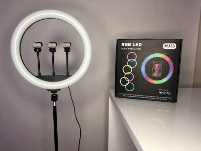 Лот: 17442307. Фото: 1. Цветная светодиодная лампа RGB... Вспышки, осветители, рассеиватели
