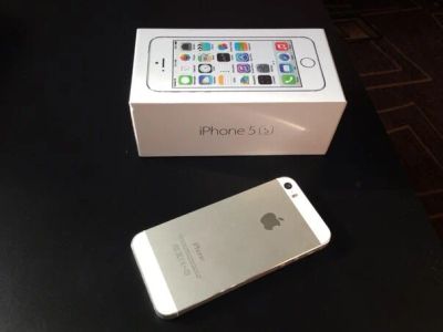 Лот: 3923954. Фото: 1. Apple iPhone 5s -32gb silver. Смартфоны