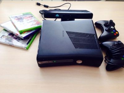 Лот: 4217212. Фото: 1. Xbox 360 Slim 4Gb + Kinect. Прошитая... Игровые приставки, консоли
