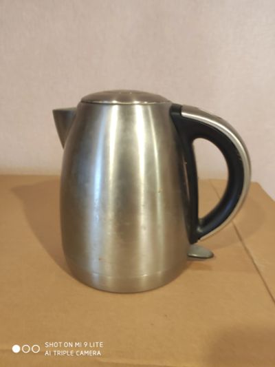 Лот: 15786960. Фото: 1. Электрочайник Redmond RK-M113... Чайники, кофемашины, кулеры