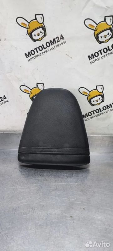 Лот: 22463159. Фото: 1. Сиденье пассажира Suzuki gsx 600... Запчасти