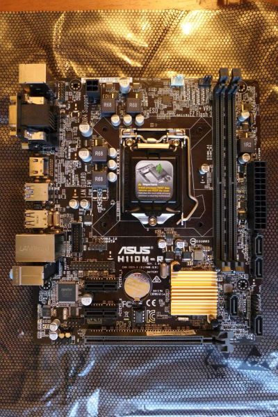 Лот: 19499803. Фото: 1. Материнская плата ASUS H110M-R. Материнские платы