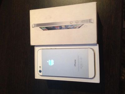 Лот: 4912857. Фото: 1. iPhone 5 white 16 gb. Смартфоны