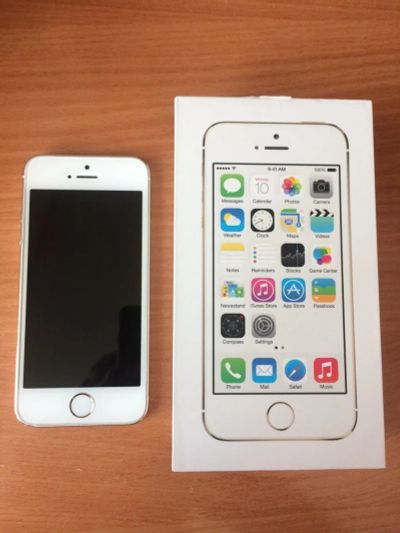 Лот: 9204268. Фото: 1. iPhone 5s (gold) 16Gb. Смартфоны