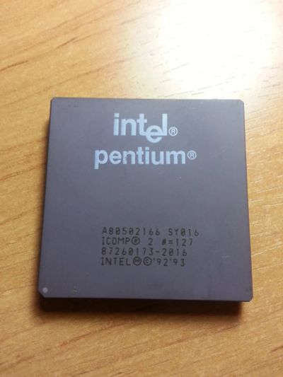 Лот: 7049271. Фото: 1. Музейный экспонат:) Intel Pentium. Процессоры