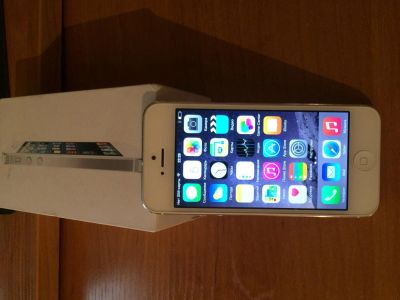 Лот: 4618511. Фото: 1. Apple iPhone 5 32 GB серебро. Смартфоны