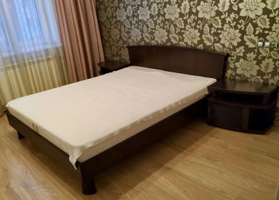 Лот: 15113144. Фото: 1. Спальный гарнитур (кровать и 2... Спальные гарнитуры