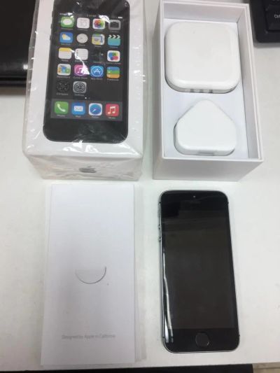 Лот: 8848403. Фото: 1. Iphone 5s space gray 16gb полный... Смартфоны