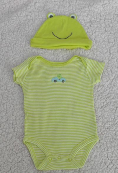 Лот: 5152001. Фото: 1. Комплект (боди и шапочка) Carters... Костюмы, пиджаки, комбинезоны