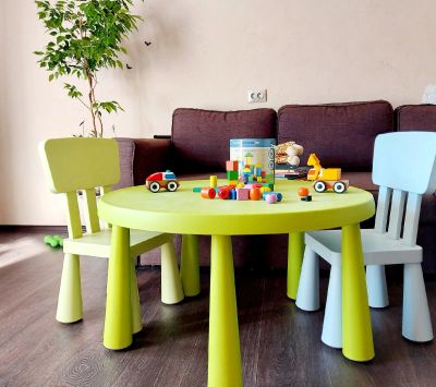 Лот: 17467188. Фото: 1. Детский стол и 2 стула IKEA mammut. Столики, стулья, парты