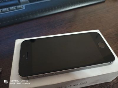 Лот: 14913460. Фото: 1. iPhone se 32gb. Смартфоны