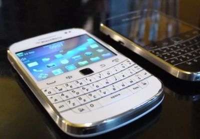 Лот: 3803675. Фото: 1. BlackBerry Bold 9900 Белый. Смартфоны
