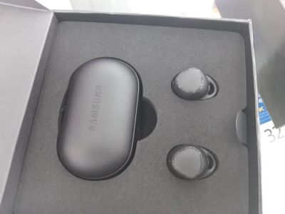 Лот: 12036395. Фото: 1. наушники Samsung gear IconX. Красноярск