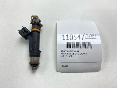 Лот: 25301529. Фото: 1. Форсунка топливная Mazda Mazda... Топливная система