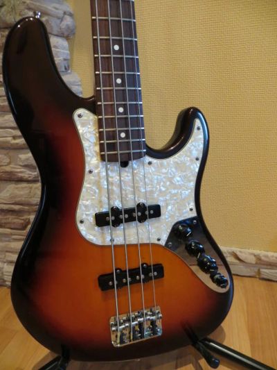 Лот: 5044001. Фото: 1. Fender Jazz Bass Deluxe, Usa... Гитары