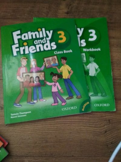 Лот: 12019474. Фото: 1. Family and friends, 3. Для школы