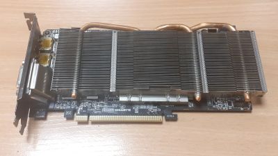 Лот: 25230256. Фото: 1. Видеокарта AMD Radeon Gigabyte... Видеокарты