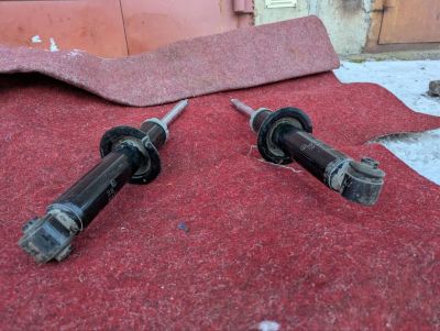 Лот: 24909988. Фото: 1. Стойкb задние Subaru Forester... Ходовая, подвеска, рулевое управление