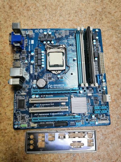Лот: 13361677. Фото: 1. 1155 Gigabyte ga-b75m Intel Pentiun... Материнские платы