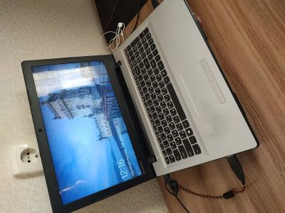 Лот: 12887449. Фото: 1. Lenovo ideapad 300-15lsk i3 8gb. Ноутбуки