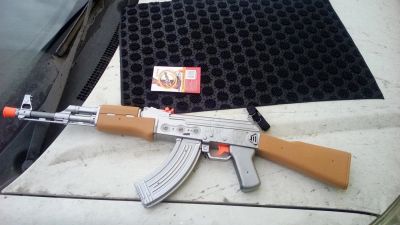 Лот: 9640205. Фото: 1. Игрушка детская АК-47 с цветомузыкой. Военная тема