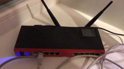 Лот: 10970450. Фото: 1. Маршрутизатор Mikrotik RB2011UiAS-2HnD-IN. Маршрутизаторы (роутеры)
