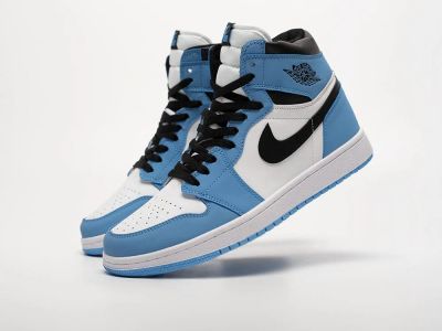 Лот: 18632326. Фото: 1. Кроссовки Nike Air Jordan 1 Mid. Кеды, кроссовки, слипоны