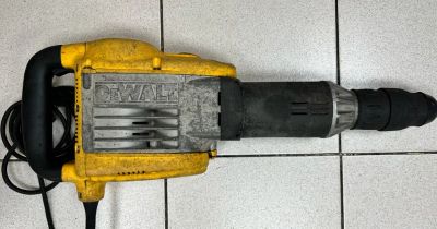 Лот: 20272349. Фото: 1. Отбойный молоток dewalt 25899... Электроинструмент