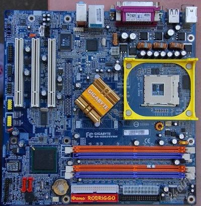 Лот: 2942442. Фото: 1. Материнская плата Gigabyte GA-8I865GVMK... Материнские платы