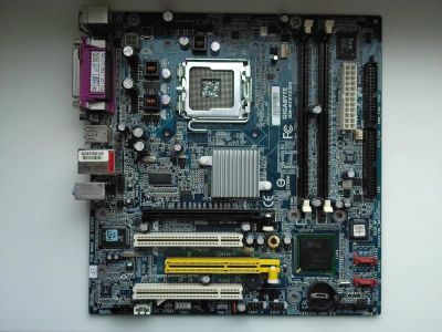 Лот: 4780645. Фото: 1. Материнская плата Gigabyte GA-8I915ME-G. Материнские платы