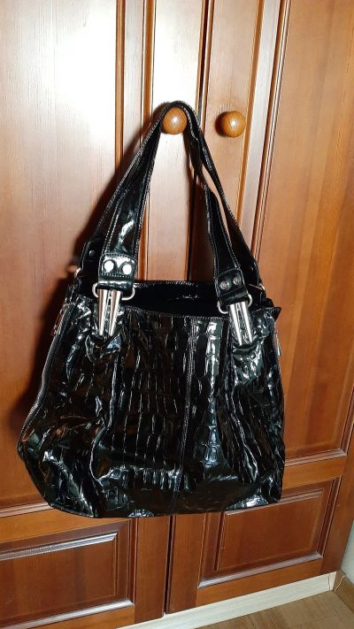 Лот: 15168979. Фото: 1. Сумка большая лаковая. Новая. Сумки