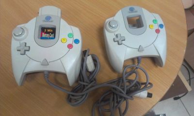 Лот: 3989762. Фото: 1. геймпад sega dreamcast 2шт + карта... Аксессуары для игровых приставок, консолей, геймпады