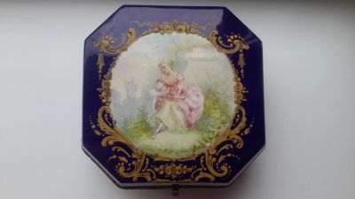 Лот: 8604082. Фото: 1. Шкатулка Севрской фарфоровой мануфактуры. Фарфор, керамика