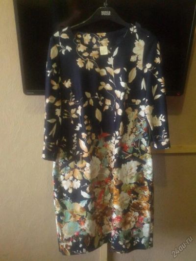 Лот: 5884244. Фото: 1. Красивое платье с цветами 54 Повторно-не... Платья